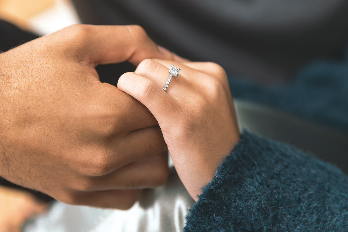 Must-Know Tips for Buying a Moissanite Engagement Ring